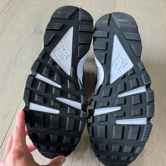 Nike Air Huarache Volt - Picture 8 of 9